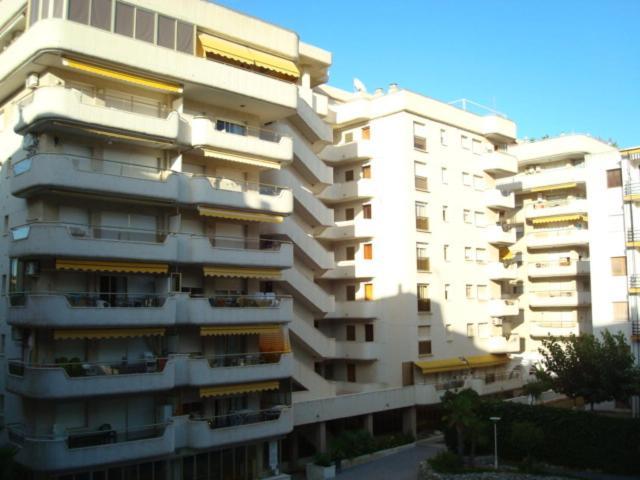 סאלו Apartamentos Arquus Center מראה חיצוני תמונה